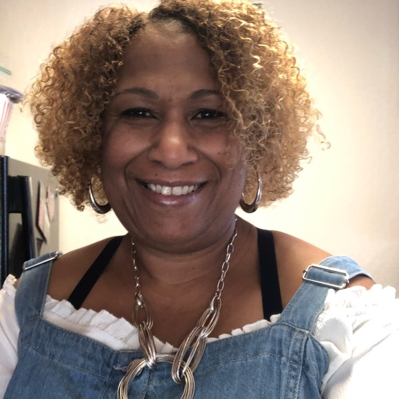 Meet your Posher, Yvette - Picture 1 of 3